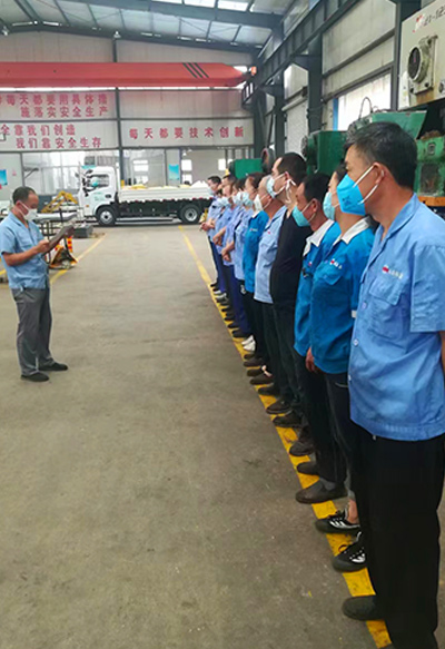 睿合五金工廠生產現場